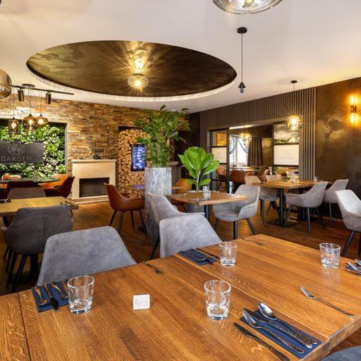 Garden Restaurant & Pension Пардубице Экстерьер фото